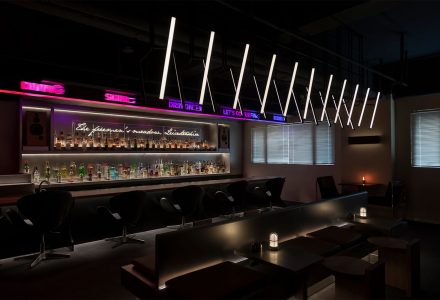 杭州·GUTS Cocktail&Whisky酒吧设计 / 琢磨