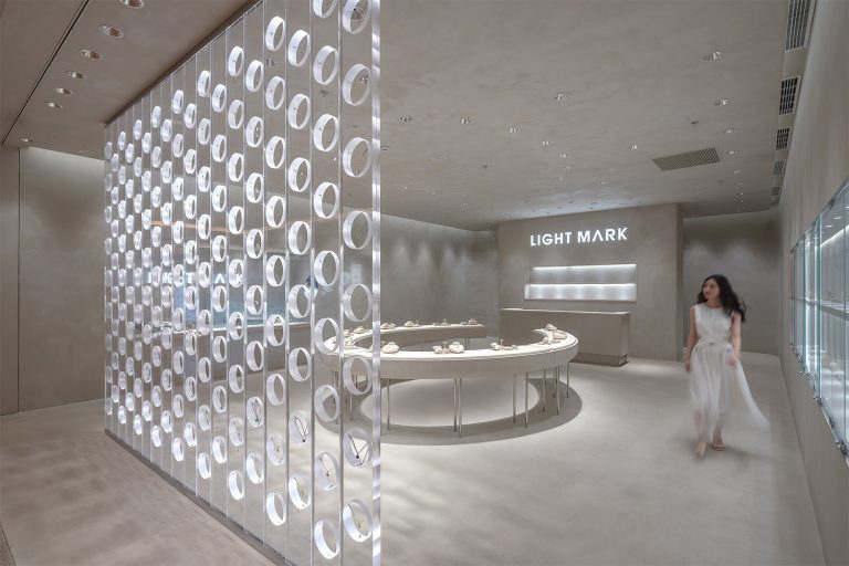 苏州·LIGHT MARK品牌珠宝店设计 / 小大建筑