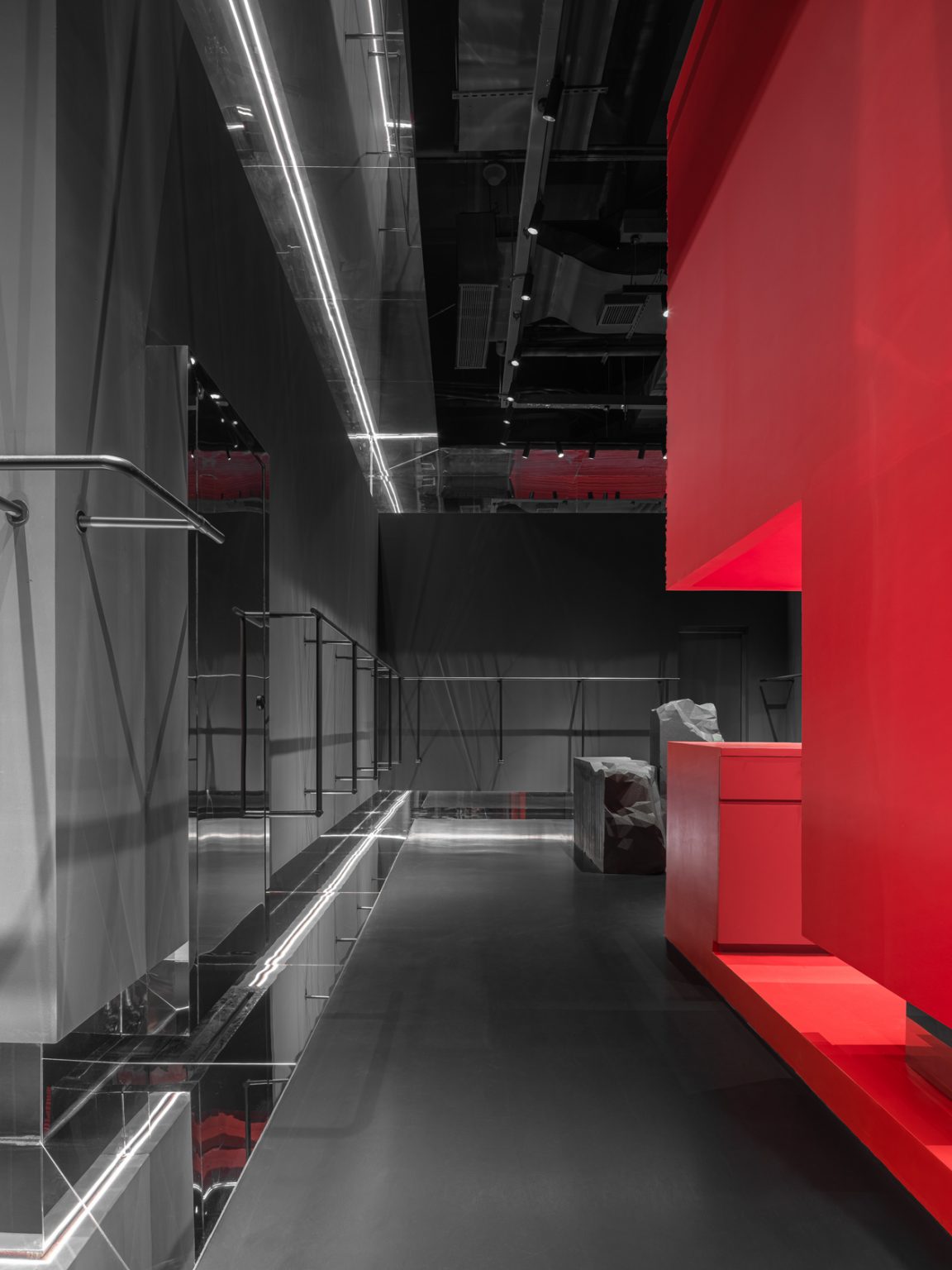 深圳·ROARINGWILD潮牌概念店 / DOMANI东仓建设 - 【SOHO设计区】