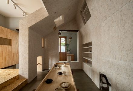 上海·“Bapa八条边”服装精品店 / 内向工作室